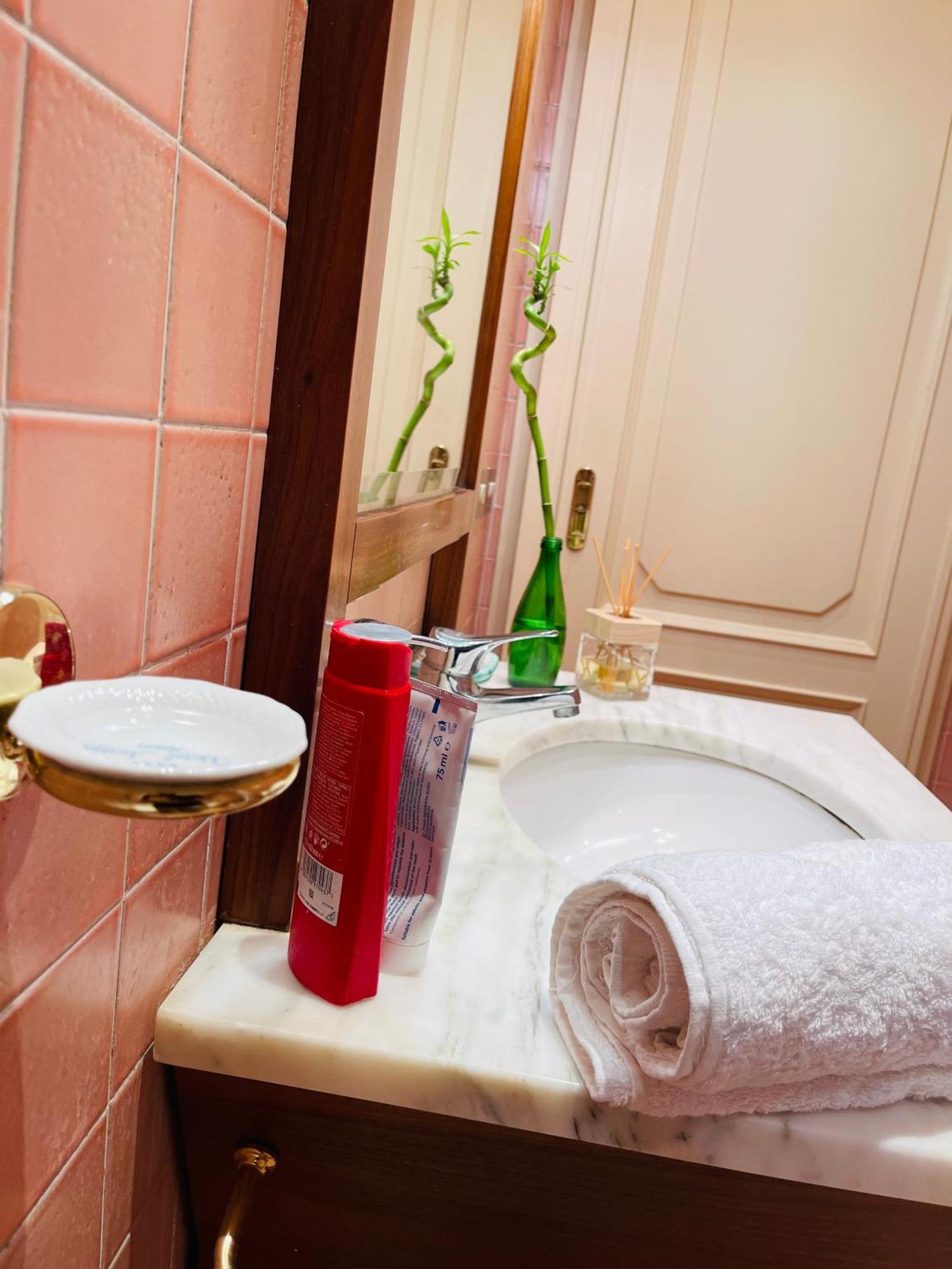 Holiday Colosseum Rome Bed and Breakfast Εξωτερικό φωτογραφία